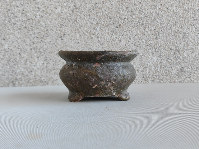 古玩陶瓷褐釉三足爐真品鑒賞圖