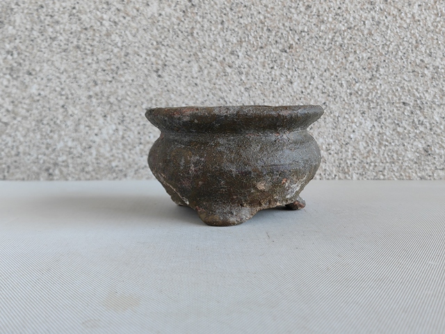 古玩陶瓷褐釉三足爐真品鑒賞圖