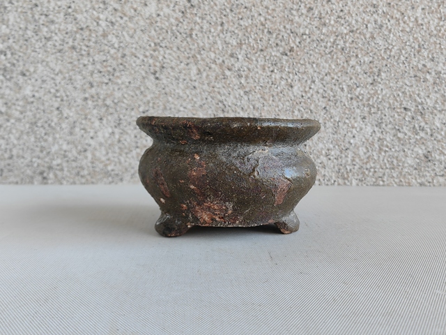 古玩陶瓷褐釉三足爐真品鑒賞圖