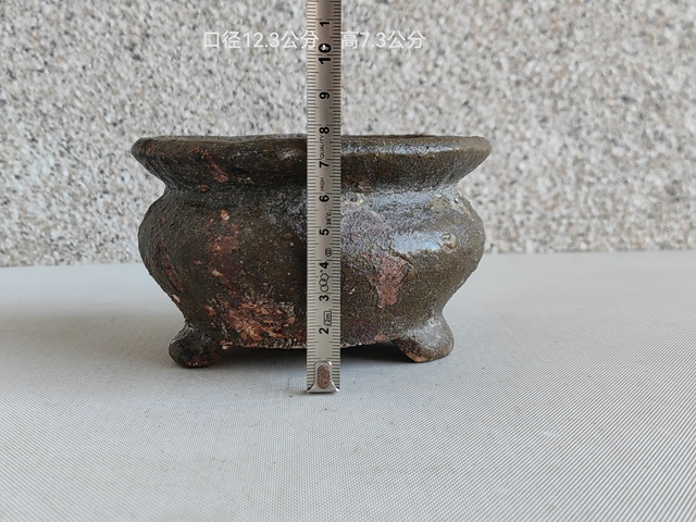 古玩陶瓷褐釉三足爐真品鑒賞圖
