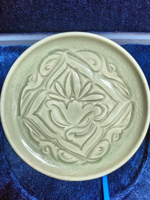 古玩陶瓷青瓷刻花盤真品鑒賞圖