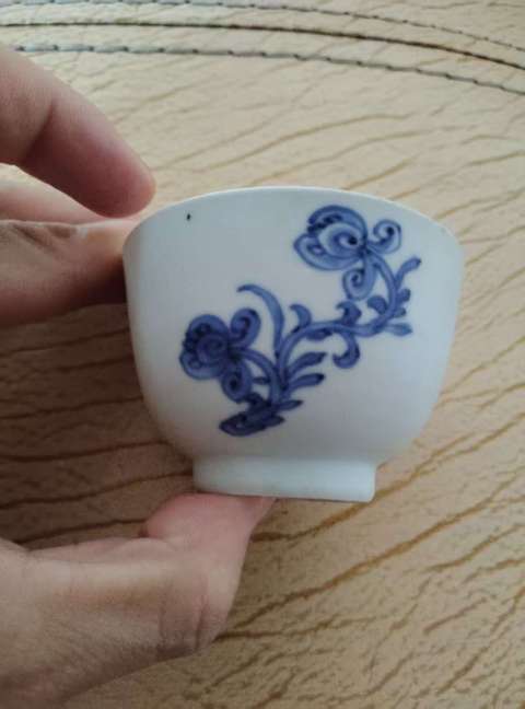 古玩陶瓷青花花卉紋仰鐘杯真品鑒賞圖