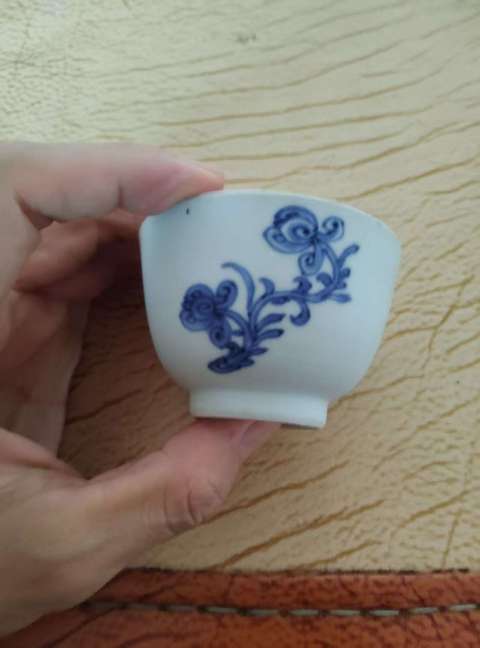 古玩陶瓷青花花卉紋仰鐘杯真品鑒賞圖