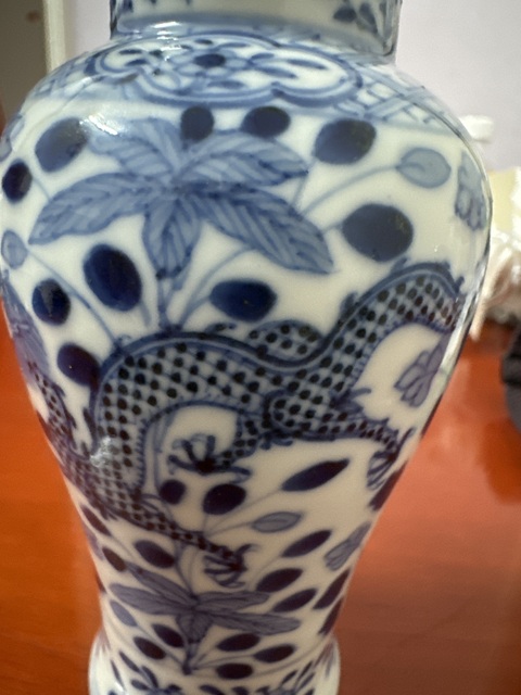 古玩陶瓷清光緒青花穿花龍紋瓶真品鑒賞圖