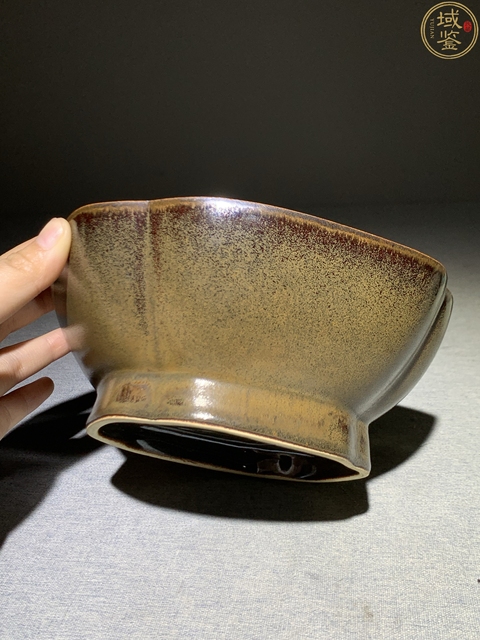 古玩陶瓷淄博窯茶葉末釉貢碗真品鑒賞圖