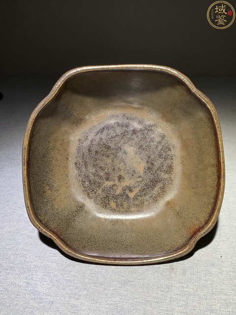 古玩陶瓷淄博窯茶葉末釉貢碗真品鑒賞圖