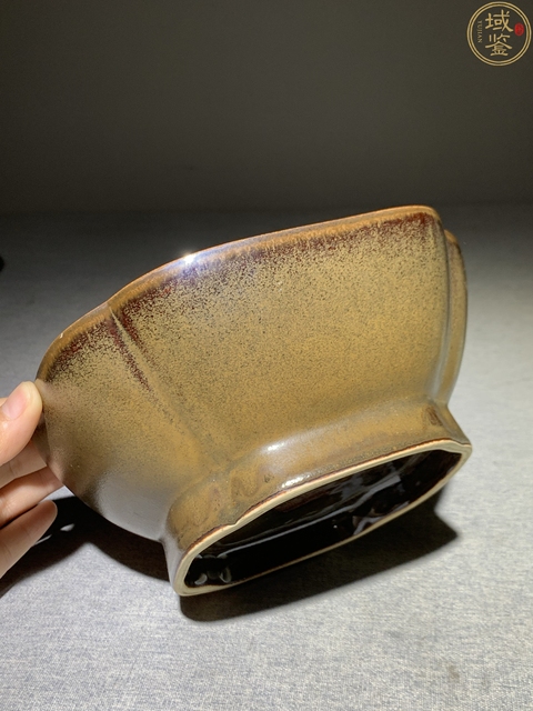 古玩陶瓷淄博窯茶葉末釉貢碗真品鑒賞圖