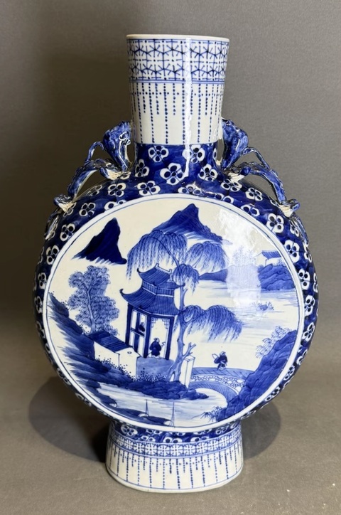 古玩陶瓷青花山水人物紋抱月瓶真品鑒賞圖