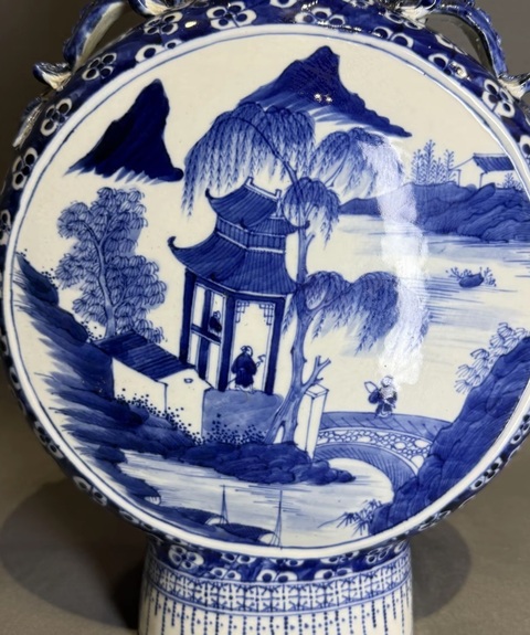 古玩陶瓷青花山水人物紋抱月瓶真品鑒賞圖