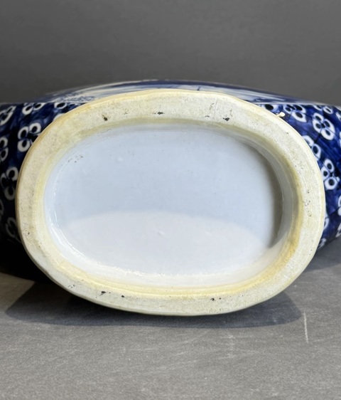 古玩陶瓷青花山水人物紋抱月瓶真品鑒賞圖