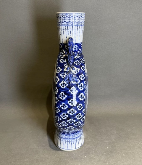 古玩陶瓷青花山水人物紋抱月瓶真品鑒賞圖