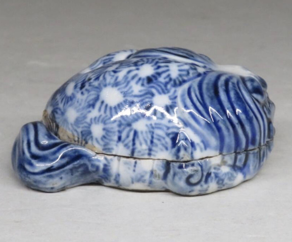 古玩陶瓷日本明治青花獅形蓋盒真品鑒賞圖