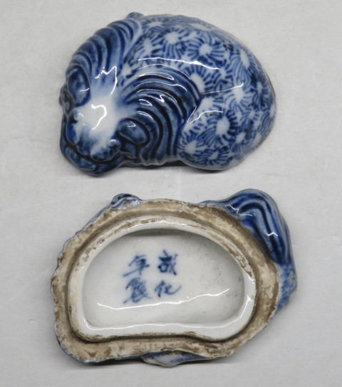 古玩陶瓷日本明治青花獅形蓋盒真品鑒賞圖