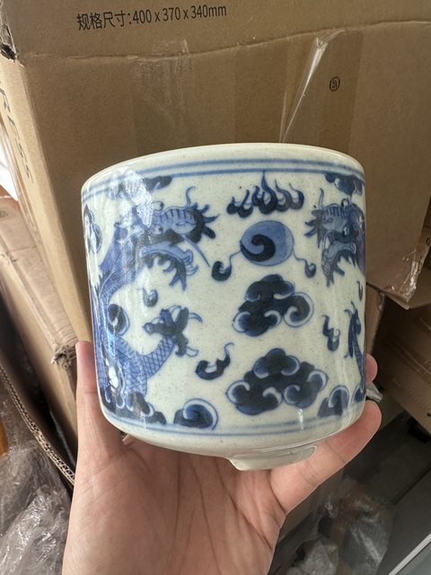 古玩陶瓷青花趕珠龍紋香爐真品鑒賞圖