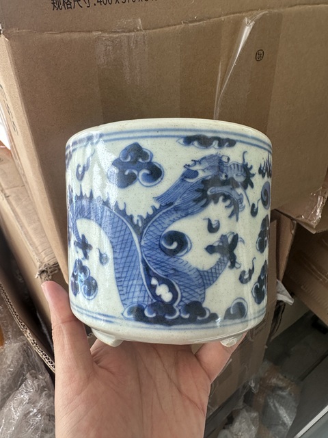 古玩陶瓷青花趕珠龍紋香爐真品鑒賞圖
