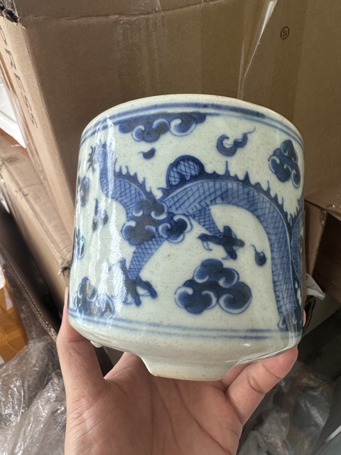 古玩陶瓷青花趕珠龍紋香爐真品鑒賞圖