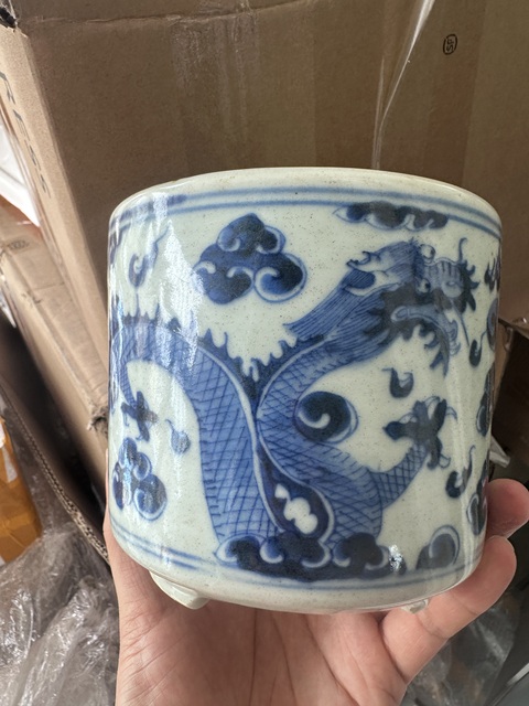 古玩陶瓷青花趕珠龍紋香爐真品鑒賞圖