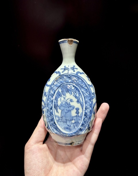 古玩陶瓷明晚期 青花人物紋瓶真品鑒賞圖