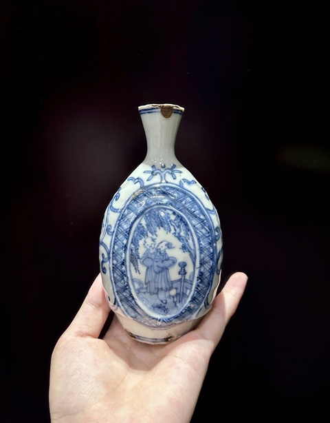古玩陶瓷明晚期 青花人物紋瓶真品鑒賞圖
