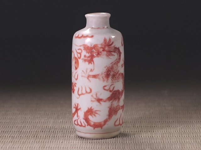 古玩陶瓷清晚期 礬紅龍紋鼻煙壺真品鑒賞圖