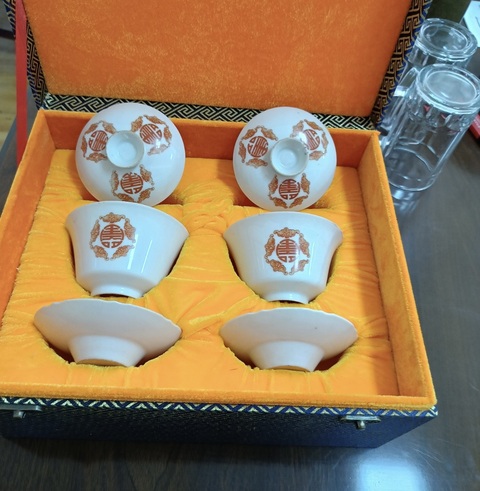 古玩陶瓷礬紅彩五福捧壽蓋碗真品鑒賞圖