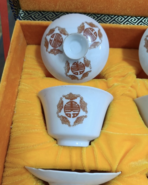 古玩陶瓷礬紅彩五福捧壽蓋碗真品鑒賞圖