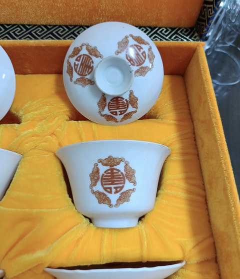 古玩陶瓷礬紅彩五福捧壽蓋碗真品鑒賞圖