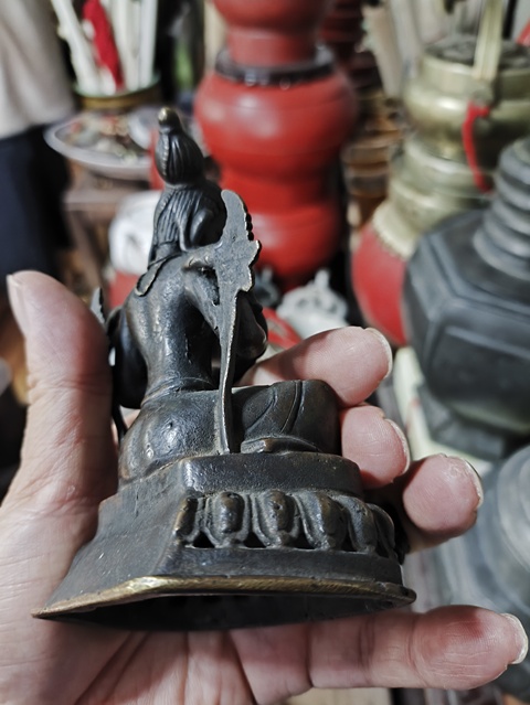 古玩銅器佛像真品鑒賞圖