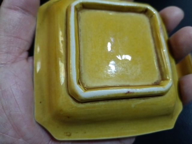 古玩陶瓷黃釉龍紋四方倭角盤真品鑒賞圖