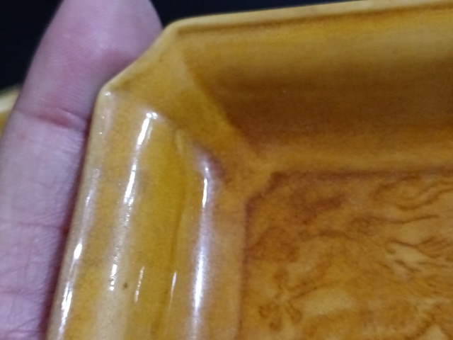 古玩陶瓷黃釉龍紋四方倭角盤真品鑒賞圖