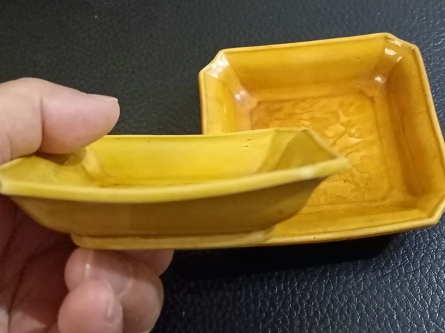 古玩陶瓷黃釉龍紋四方倭角盤真品鑒賞圖