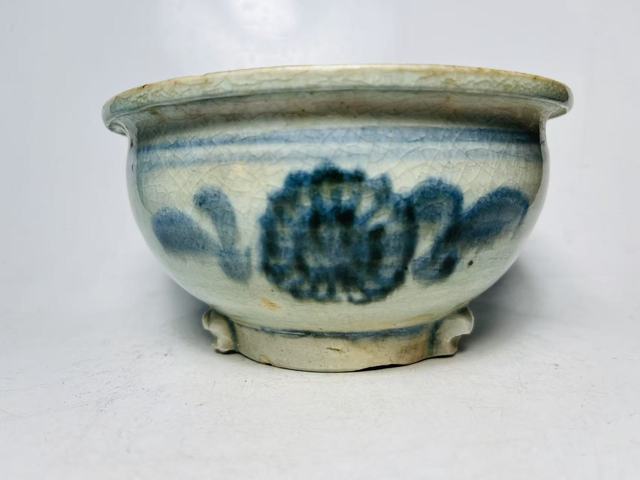 古玩陶瓷青花花卉紋香爐真品鑒賞圖