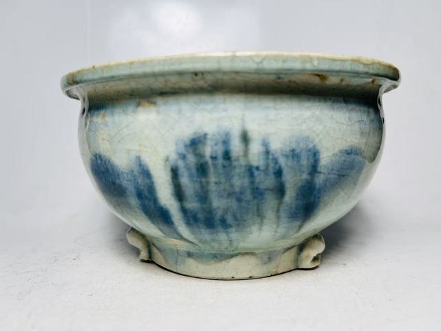 古玩陶瓷青花花卉紋香爐真品鑒賞圖