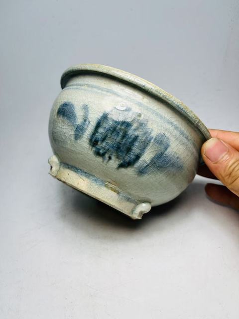 古玩陶瓷青花花卉紋香爐真品鑒賞圖