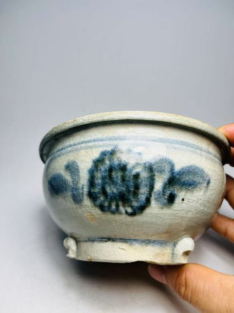 古玩陶瓷青花花卉紋香爐真品鑒賞圖