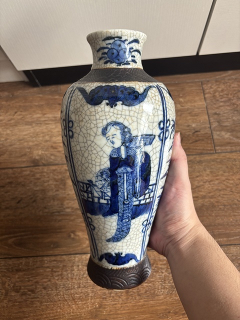 古玩陶瓷哥釉青花仕女人物梅瓶拍賣,當(dāng)前價(jià)格2500元