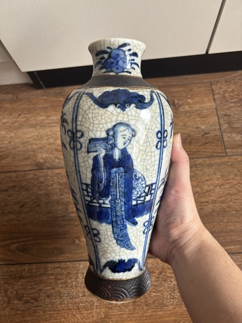 古玩陶瓷哥釉青花仕女人物梅瓶拍賣,當(dāng)前價(jià)格2500元