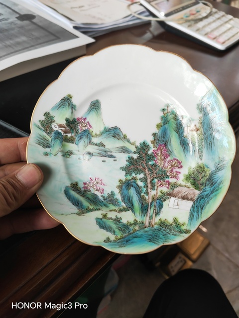 古玩陶瓷山水紋粉彩盤真品鑒賞圖