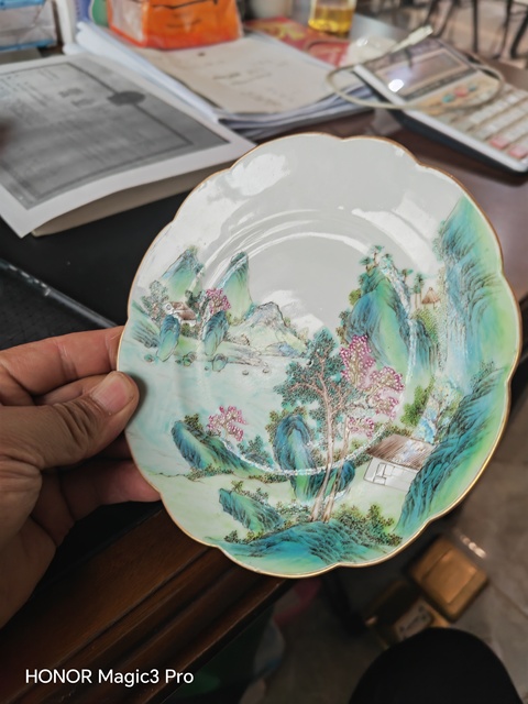 古玩陶瓷山水紋粉彩盤真品鑒賞圖