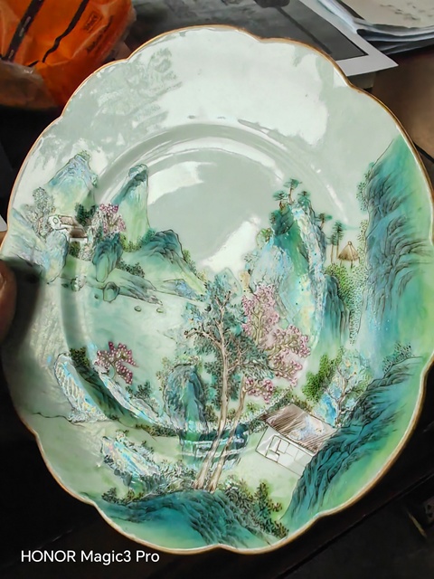 古玩陶瓷山水紋粉彩盤真品鑒賞圖