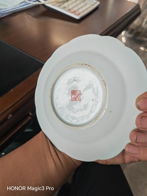 古玩陶瓷山水紋粉彩盤真品鑒賞圖