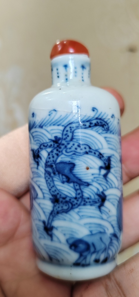 古玩陶瓷青花海八怪紋鼻煙壺拍賣，當前價格2350元