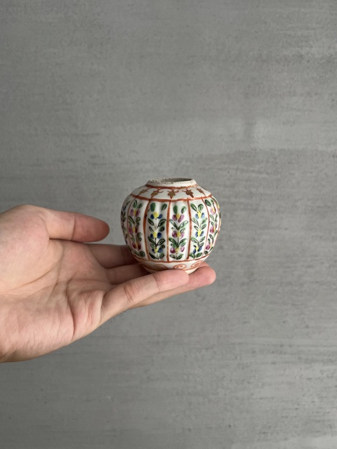 古玩陶瓷粉彩花卉紋瓜棱水盂拍賣，當前價格400元