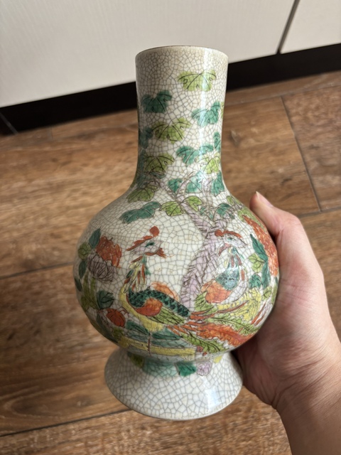 古玩陶瓷哥釉五彩鳳穿牡丹圖天球瓶真品鑒賞圖