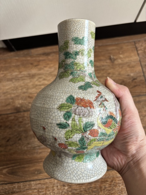 古玩陶瓷哥釉五彩鳳穿牡丹圖天球瓶真品鑒賞圖
