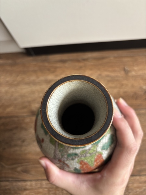 古玩陶瓷哥釉五彩鳳穿牡丹圖天球瓶真品鑒賞圖