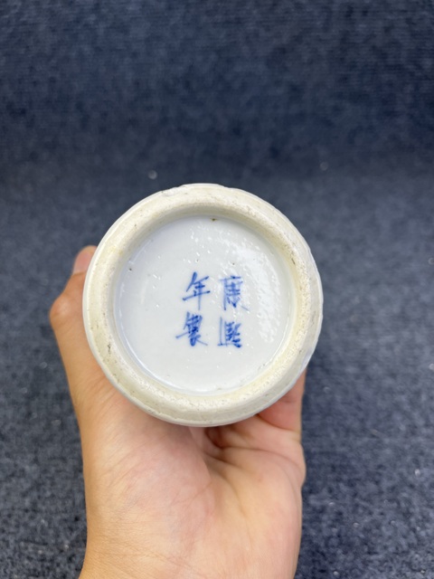 古玩陶瓷青花留白冰梅紋賞瓶拍賣,當前價格1388元