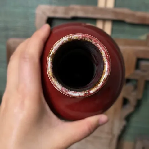 古玩陶瓷紅釉瓶真品鑒賞圖