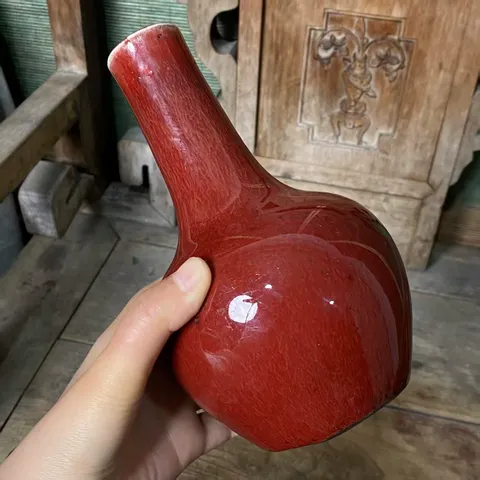 古玩陶瓷紅釉瓶真品鑒賞圖