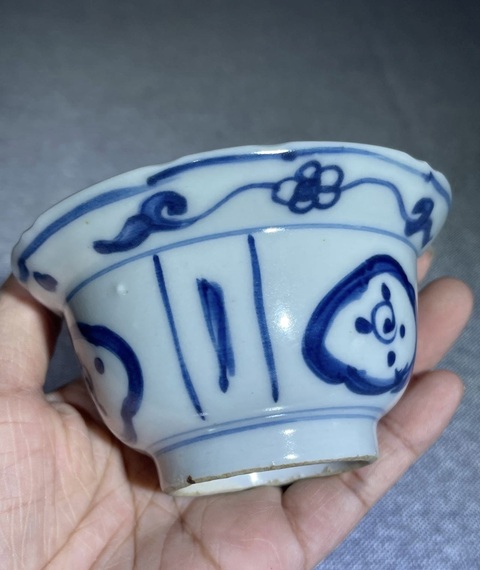 古玩陶瓷日本明治青花獸面紋折沿碗真品鑒賞圖